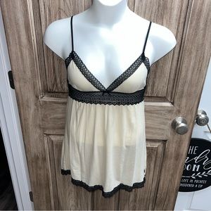 Gilligan & O’ Malley beige & black lace nighty size small